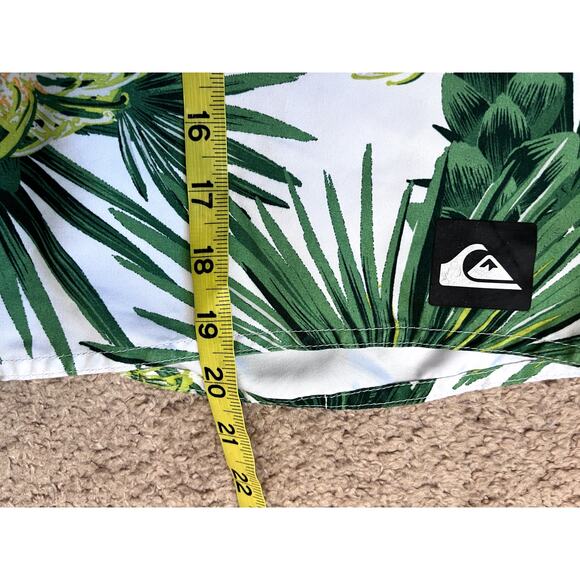 Men's Quicksilver Swimming Trunks 33 - Picture 4 of 5